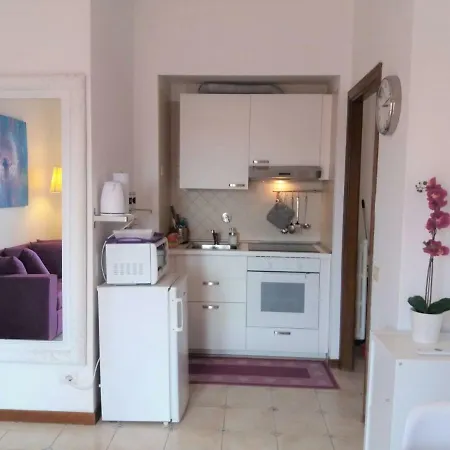 Vatican Flowers Ii Apartment *